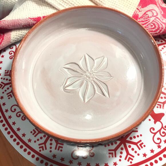 Pie Baker with White Poinsettia in the Center - Picture 1 of 5